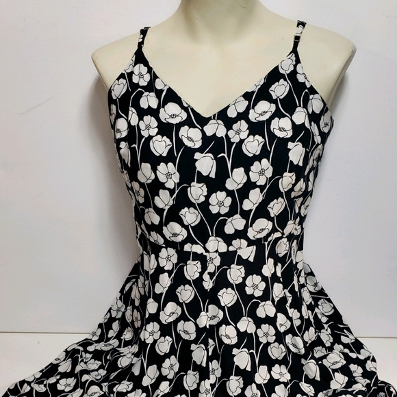 GAP Dresses & Skirts - GAP Black & White Dress